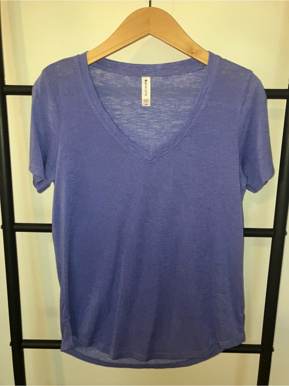 Athleta Breezy Scoop V-Neck Short Sleeve Tee - Periwinkle Blue